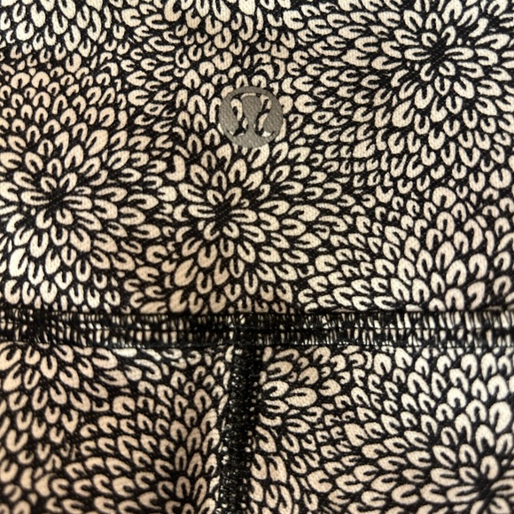 Lululemon black and white patterned leggings - Picture 5 of 6